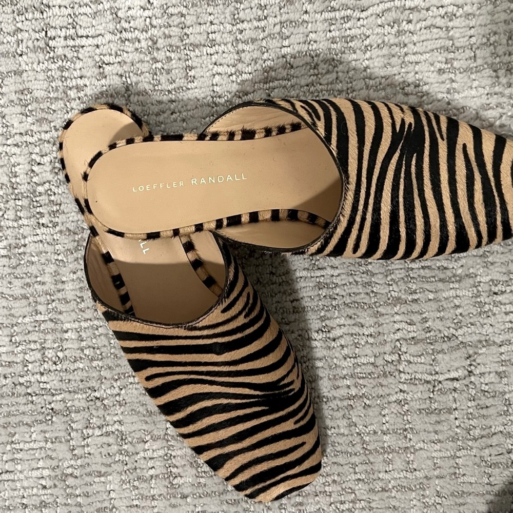 Beautiful Loeffler Randall slide!!!❤️
